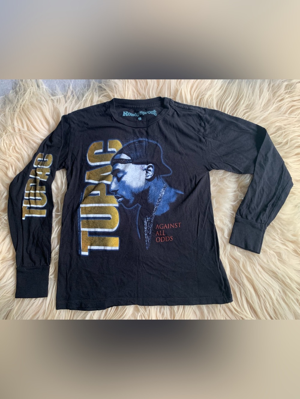 Kids size 6 Tupac long sleeve shirt small
